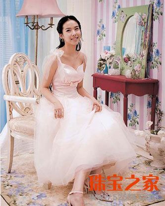 宫廷风格婚纱_复古宫廷风格服装图片(2)