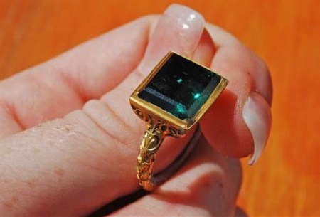 Emerald Gold Ring 05