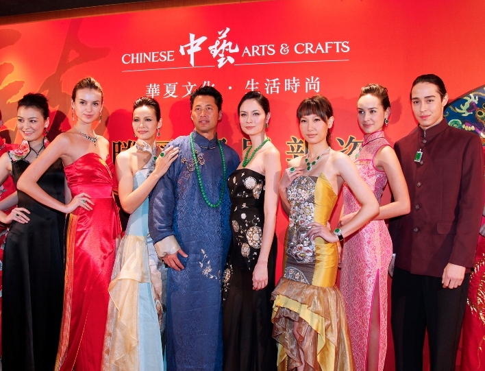 香港影星及名模王敏德、马诗慧及徐子珊等人担任时装秀特别嘉宾，与多位模特儿一同展示总值约港币十亿元的珠宝珍品。
