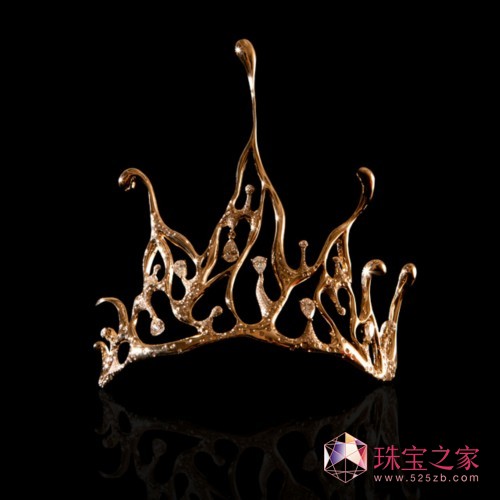 钟华珠宝设计师的“爱的泉水”头冠，2009 年