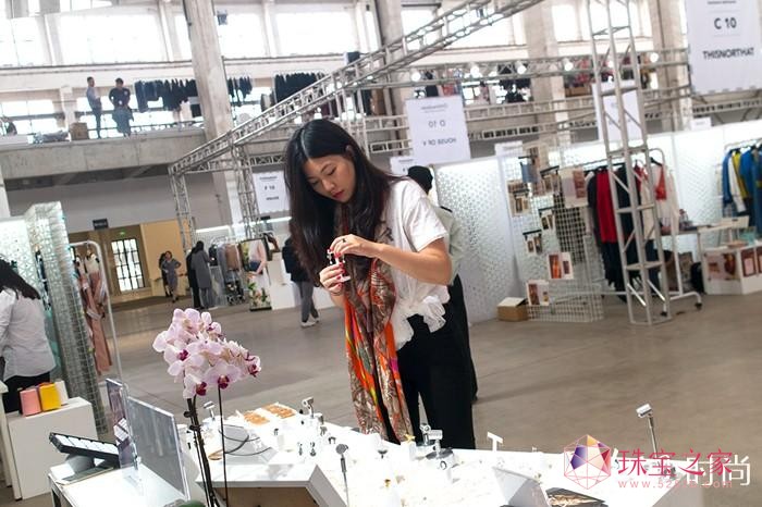 珠宝设计师萨莎携品牌DaintyBijoux亮相上海时装周ONTIMESHOW