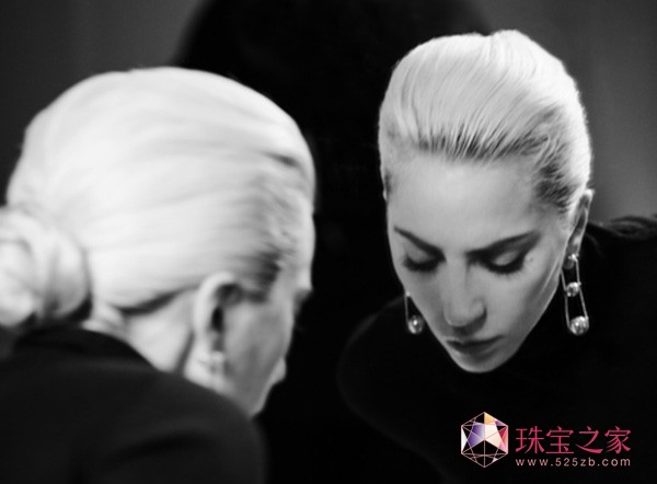 Lady Gaga 代言蒂芙尼Hardwear系列珠宝